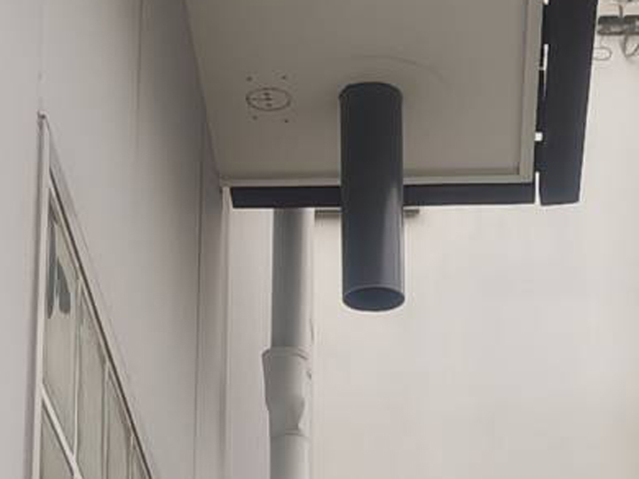 新規の排水管が設置された軒天