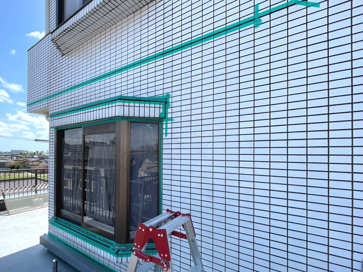 施工部分にマスキングテープを貼ることではみ出さないようにするだけでなく、綺麗な仕上がりになります