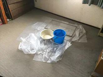 バケツなどによる雨漏りの応急処置