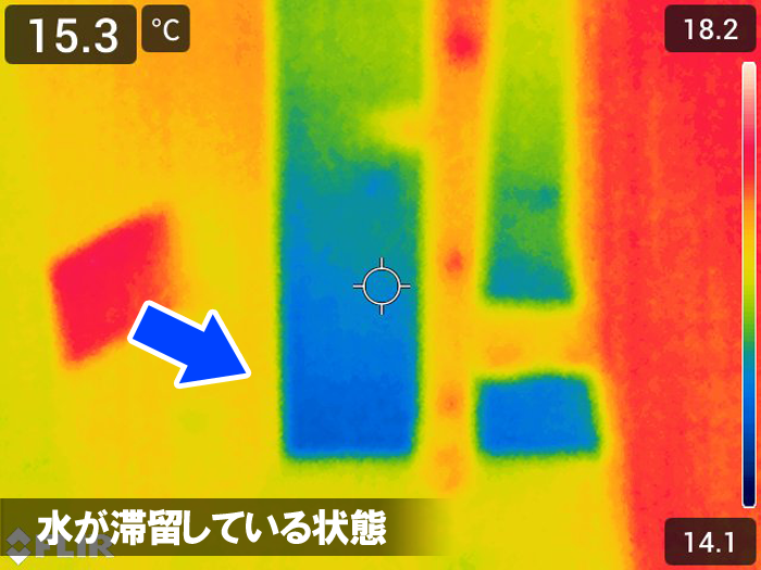 青く低温になっている部分は雨漏りが起こっている証拠です！