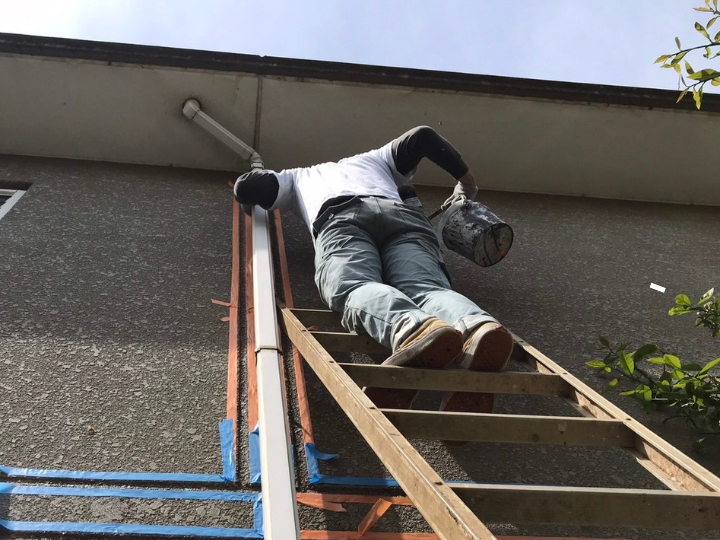 シーリングの充填作業