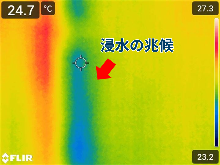 浸水の兆候が見られる目地部分