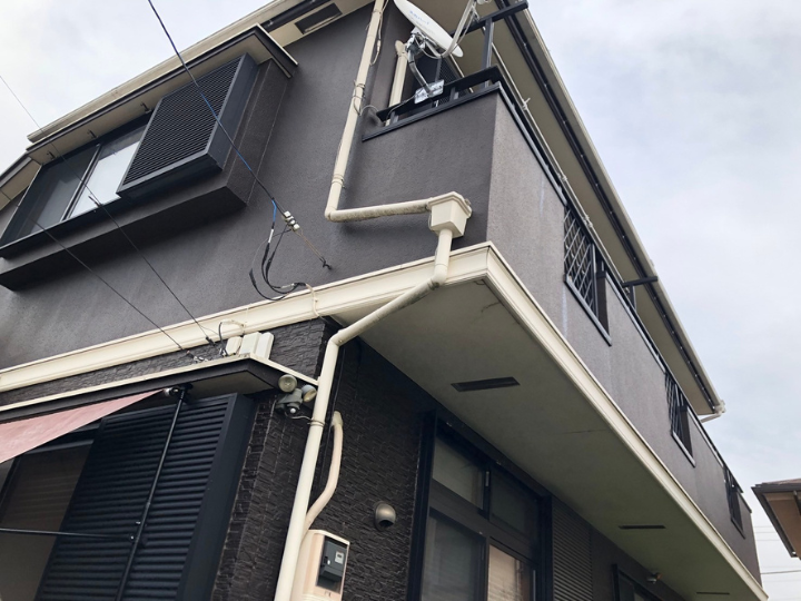 雨漏りが発生しているバルコニー