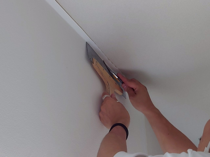 ヘラを使用した均し