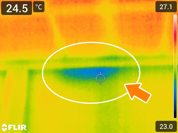 赤外線カメラを通して見た天井の様子