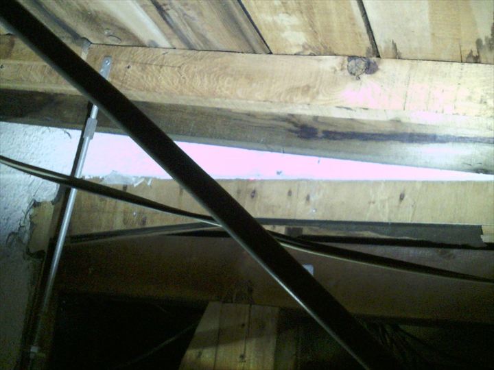 屋根裏の様子