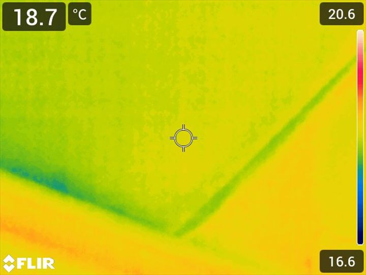 赤外線調査：水分を吸った部分が温度変化している