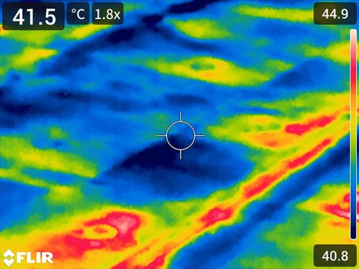 屋上防水面を赤外線カメラで確認