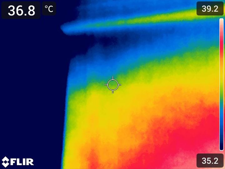 屋上のペントハウスを赤外線カメラで調査