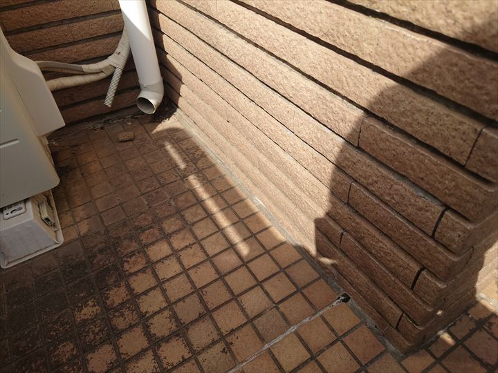 雨漏り箇所の真上にあるベランダ