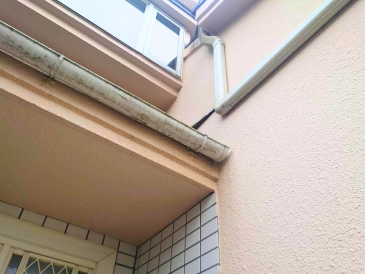 屋根と外壁の取り合い部から雨漏り
