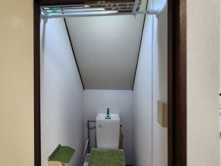 トイレ天井からの雨漏り
