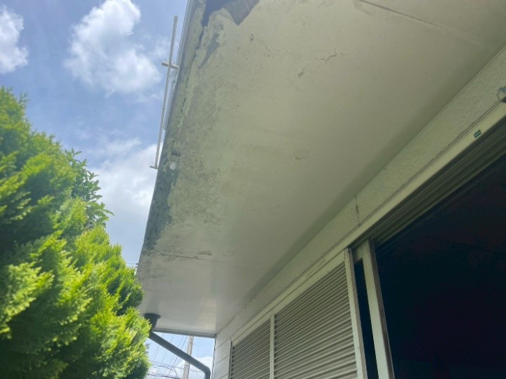 稲城市大丸で戸建て住宅の軒天に広がる雨染みを赤外線カメラで調査！