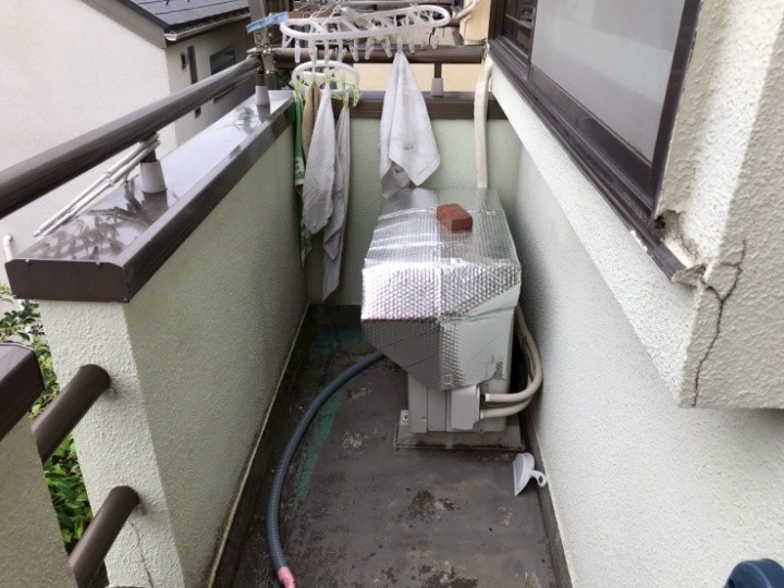 ベランダ（バルコニー）の全景と室外機周辺