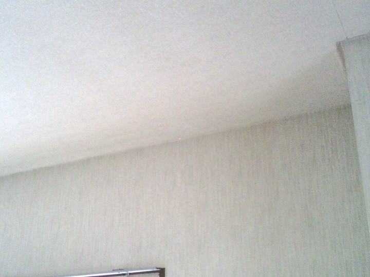 サッシ上の壁と天井の取り合い部