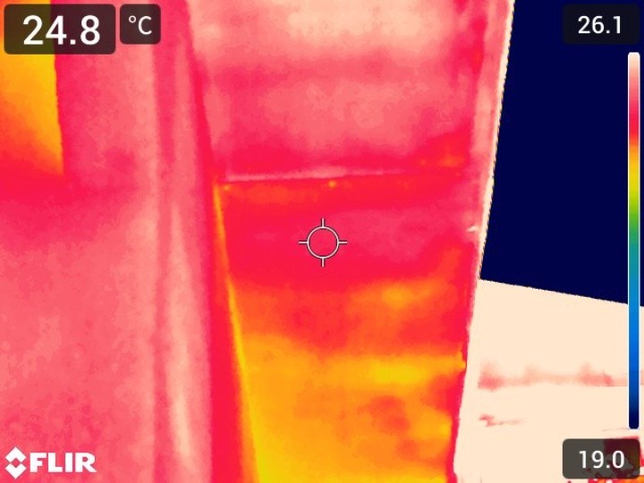 赤外線サーモグラフィーによる軒天・漏水箇所の調査画像