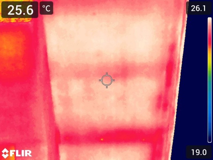 赤外線サーモグラフィーによる軒天の調査画像